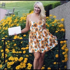 Sunflower printed dress! Faux lace-up cutout back!